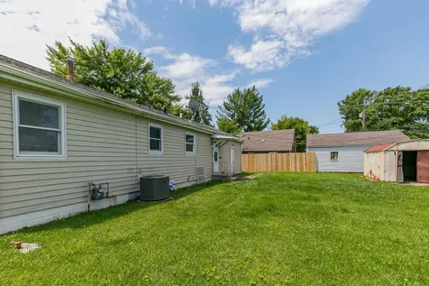 307 33RD Avenue East Moline IL 61244