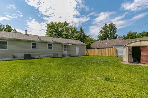 307 33RD Avenue East Moline IL 61244