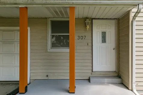 307 33RD Avenue East Moline IL 61244