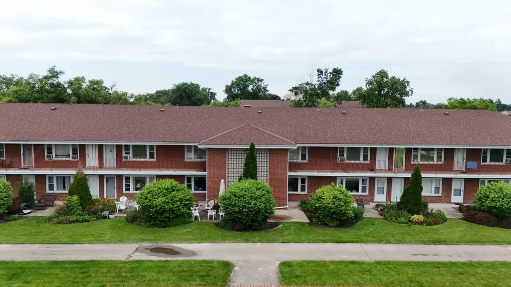 1105 Holiday Lane Des Plaines IL 60016