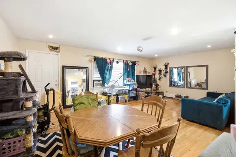 1105 Holiday Lane Des Plaines IL 60016