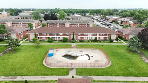 1105 Holiday Lane Des Plaines IL 60016