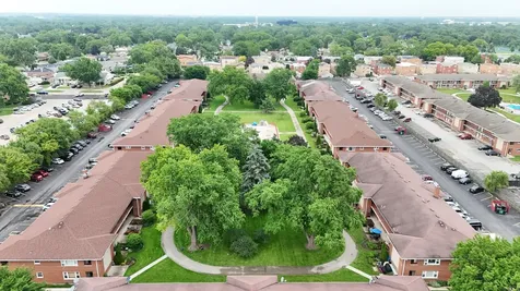 1105 Holiday Lane Des Plaines IL 60016
