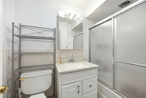 1105 Holiday Lane Des Plaines IL 60016
