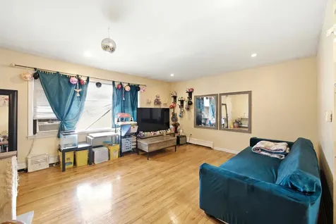 1105 Holiday Lane Des Plaines IL 60016