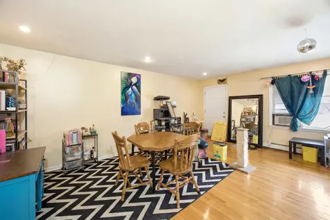 1105 Holiday Lane Des Plaines IL 60016