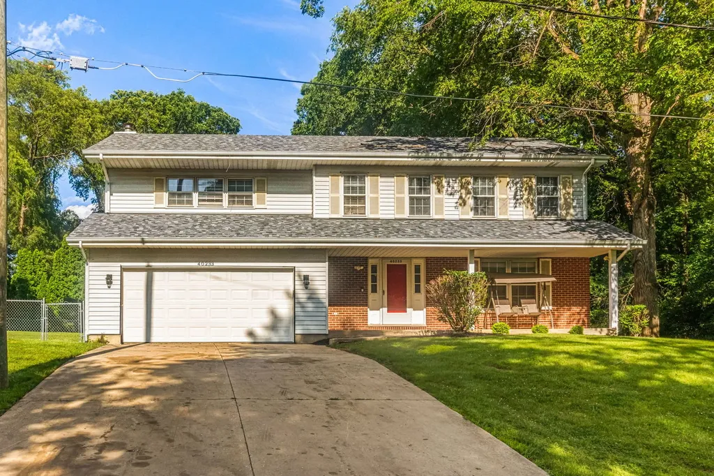40233 North Lakeview Avenue Antioch IL 60002