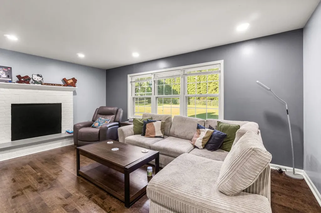 40233 North Lakeview Avenue Antioch IL 60002