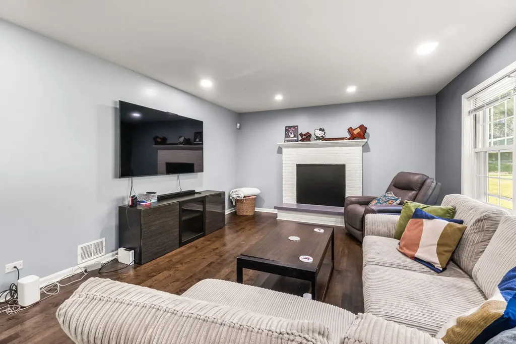 40233 North Lakeview Avenue Antioch IL 60002