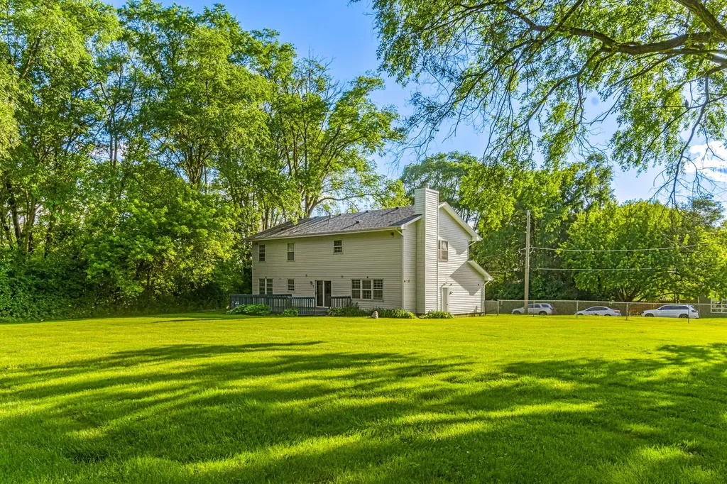 40233 North Lakeview Avenue Antioch IL 60002
