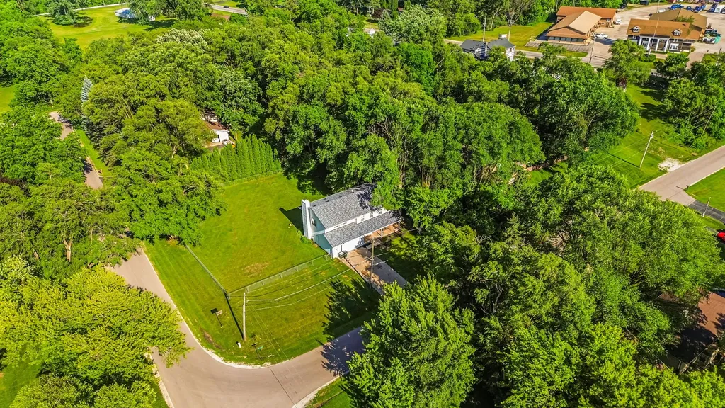 40233 North Lakeview Avenue Antioch IL 60002