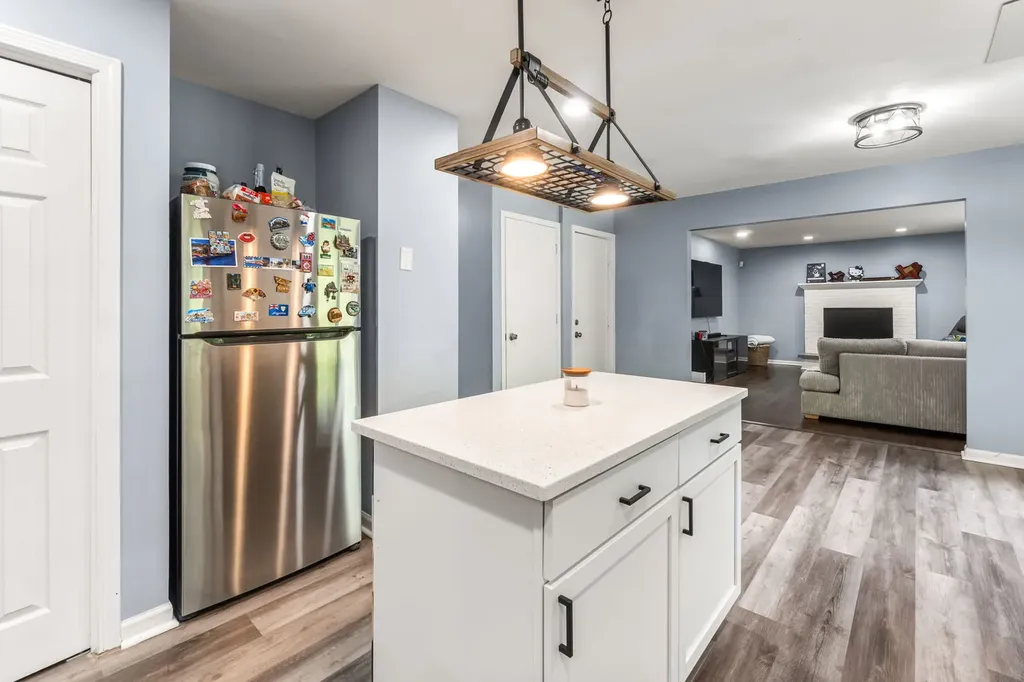 40233 North Lakeview Avenue Antioch IL 60002