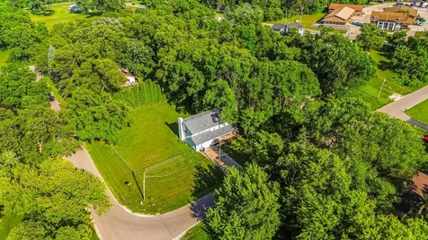 40233 North Lakeview Avenue Antioch IL 60002