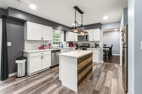 40233 North Lakeview Avenue Antioch IL 60002