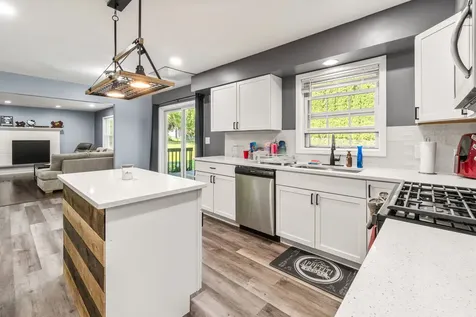 40233 North Lakeview Avenue Antioch IL 60002