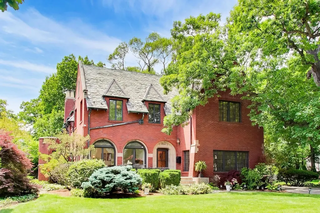 8844 South Pleasant Avenue Chicago IL 60643