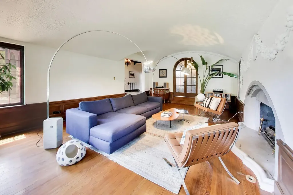 8844 South Pleasant Avenue Chicago IL 60643