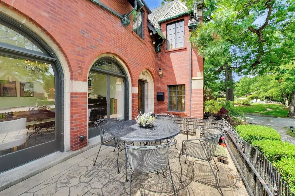 8844 South Pleasant Avenue Chicago IL 60643