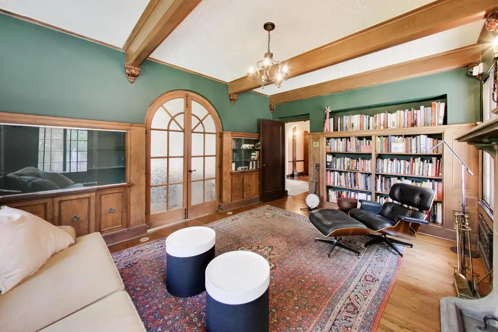8844 South Pleasant Avenue Chicago IL 60643