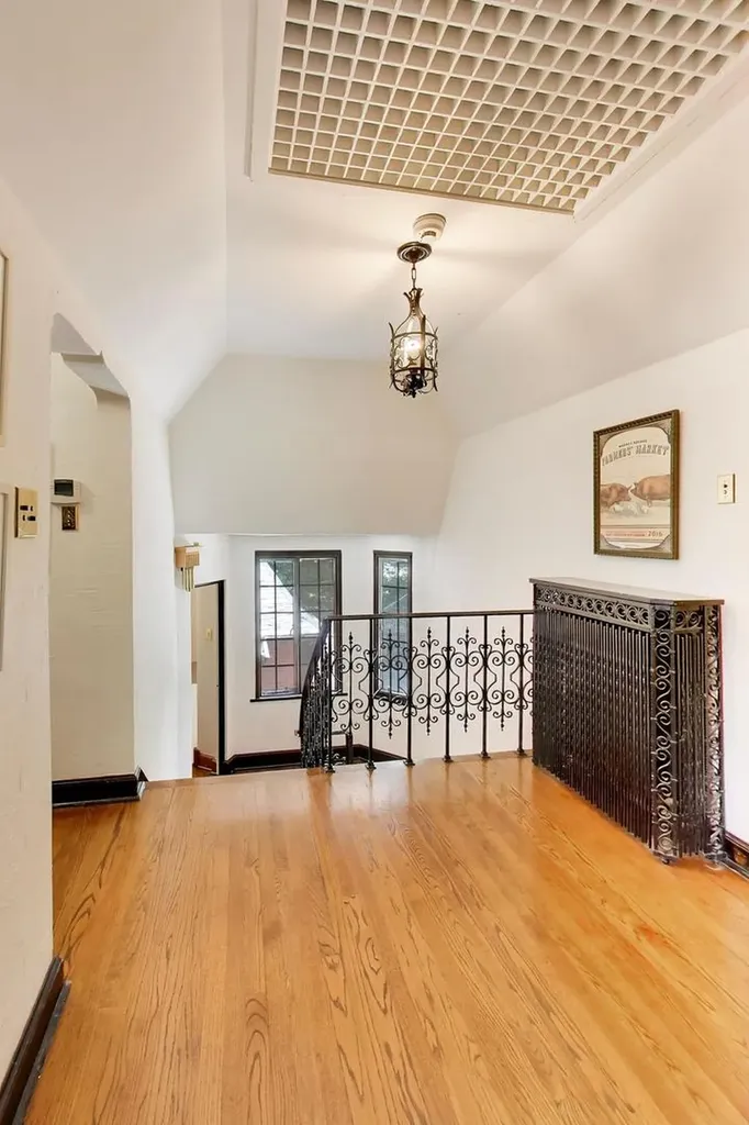 8844 South Pleasant Avenue Chicago IL 60643