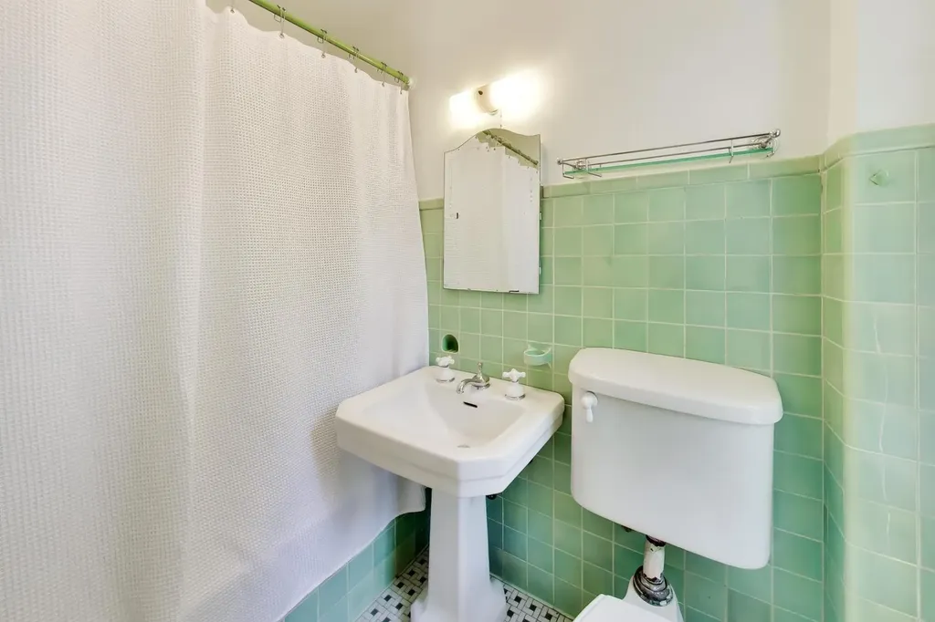 8844 South Pleasant Avenue Chicago IL 60643