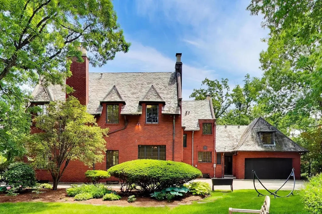 8844 South Pleasant Avenue Chicago IL 60643
