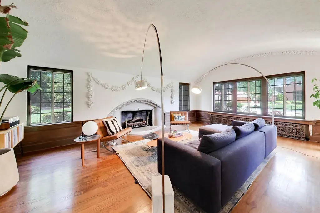 8844 South Pleasant Avenue Chicago IL 60643