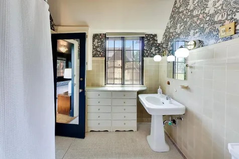 8844 South Pleasant Avenue Chicago IL 60643
