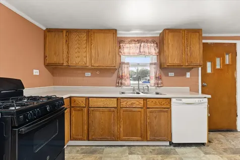 908 North Otter Creek Road Streator IL 61364