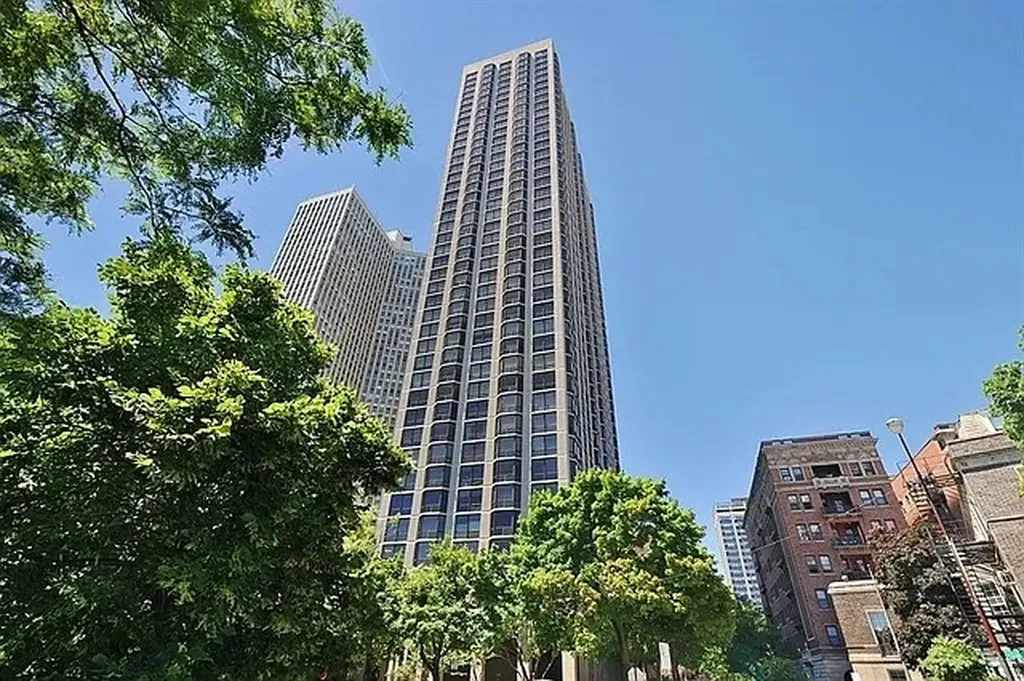 2650 North Lakeview Avenue Chicago IL 60614