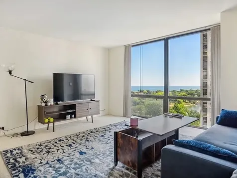 2650 North Lakeview Avenue Chicago IL 60614