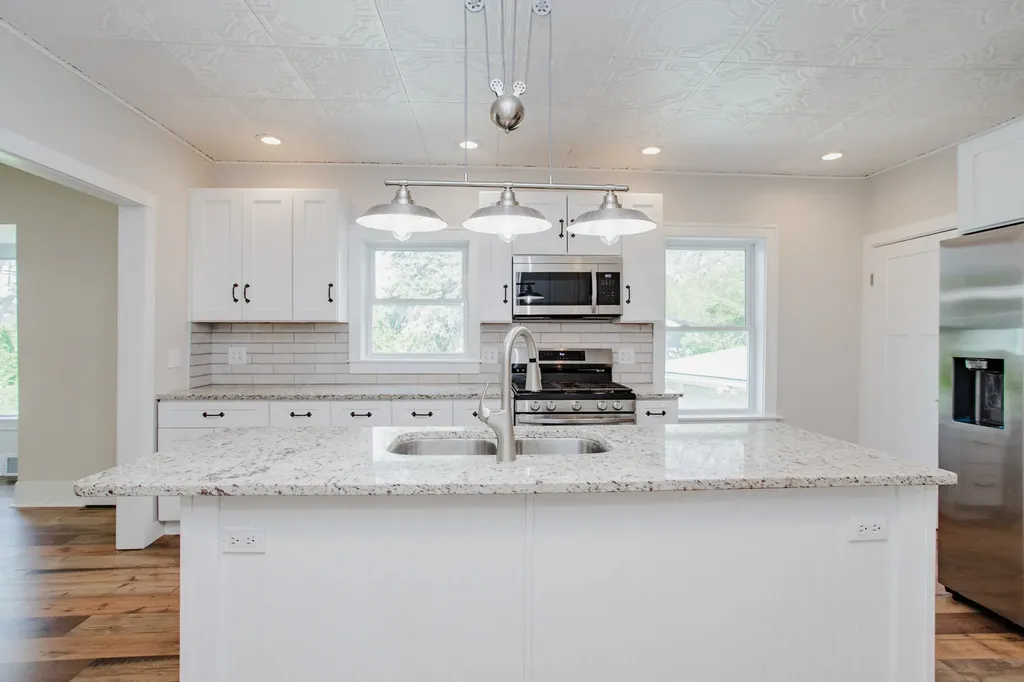 22W724 Saint Charles Road Glen Ellyn IL 60137