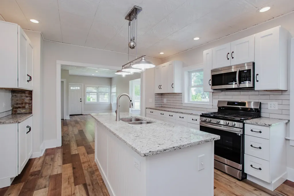 22W724 Saint Charles Road Glen Ellyn IL 60137