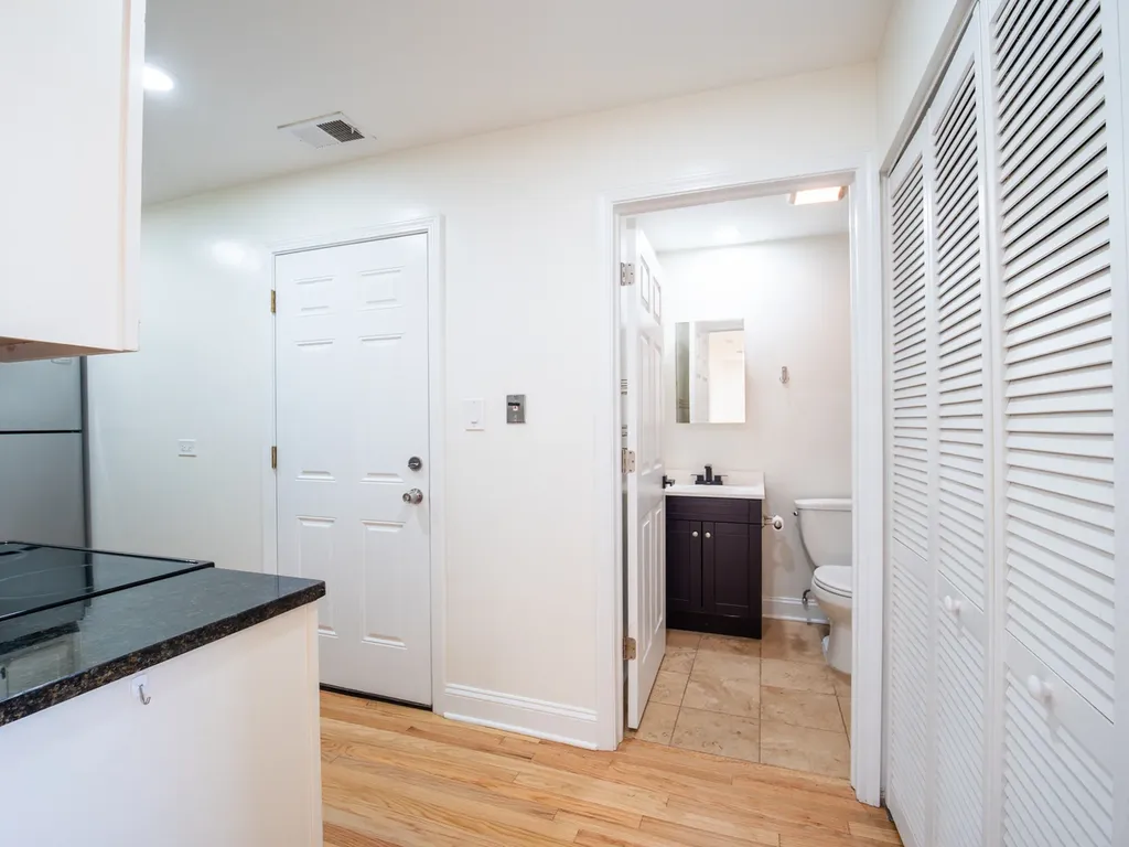 1059 West Foster Avenue Chicago IL 60640