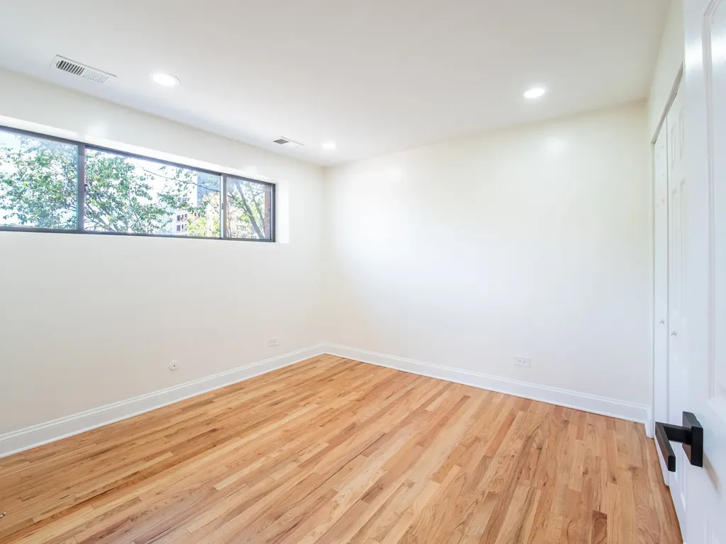 1059 West Foster Avenue Chicago IL 60640