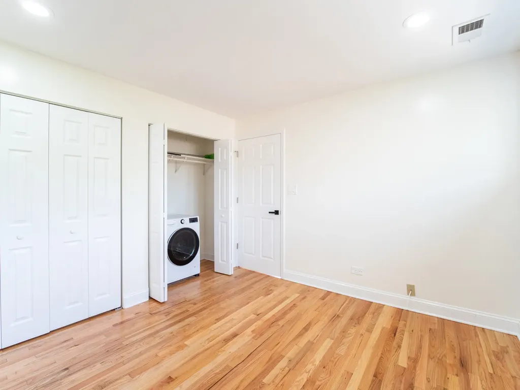 1059 West Foster Avenue Chicago IL 60640