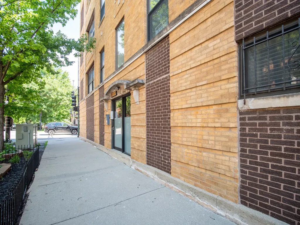 1059 West Foster Avenue Chicago IL 60640
