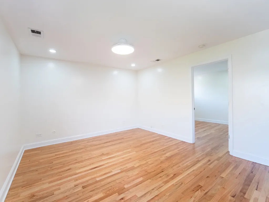 1059 West Foster Avenue Chicago IL 60640