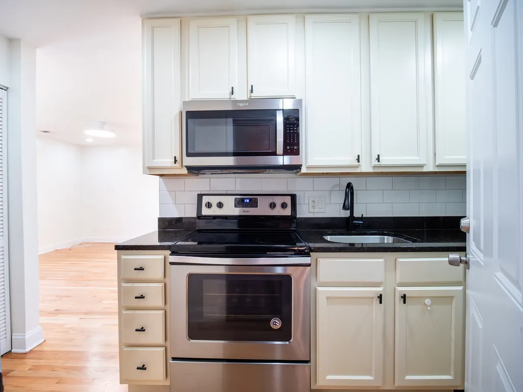 1059 West Foster Avenue Chicago IL 60640