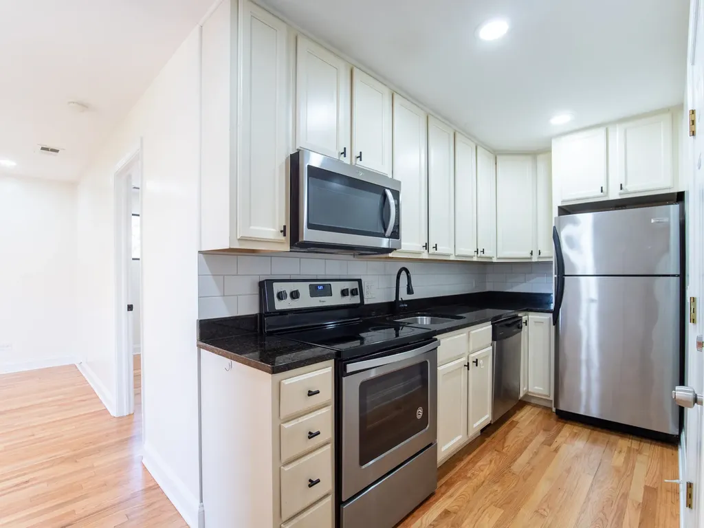 1059 West Foster Avenue Chicago IL 60640