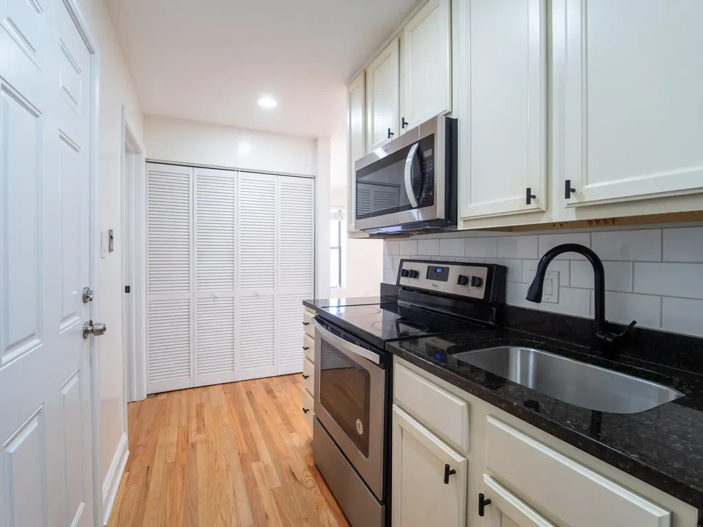 1059 West Foster Avenue Chicago IL 60640
