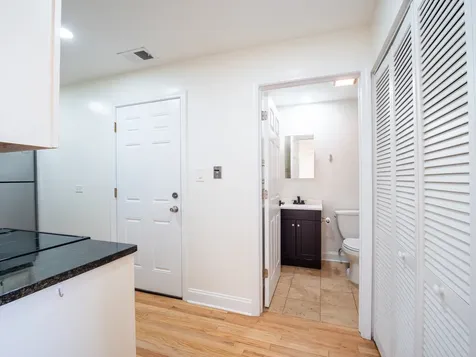 1059 West Foster Avenue Chicago IL 60640