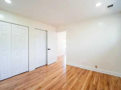 1059 West Foster Avenue Chicago IL 60640
