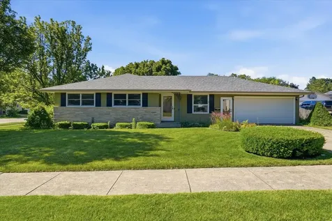 2705 Adelaide Avenue Waukegan IL 60087