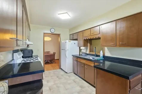 2705 Adelaide Avenue Waukegan IL 60087