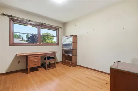 2705 Adelaide Avenue Waukegan IL 60087