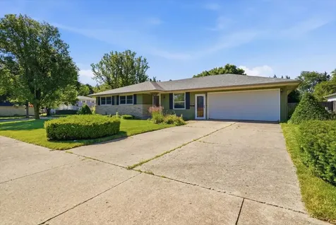 2705 Adelaide Avenue Waukegan IL 60087