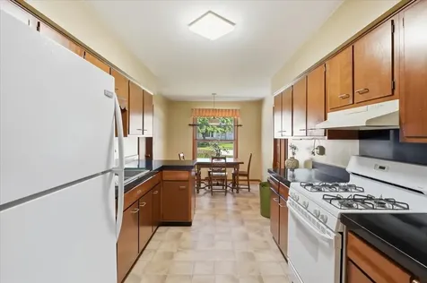 2705 Adelaide Avenue Waukegan IL 60087