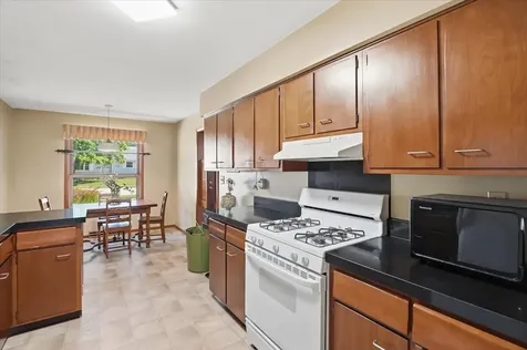 2705 Adelaide Avenue Waukegan IL 60087
