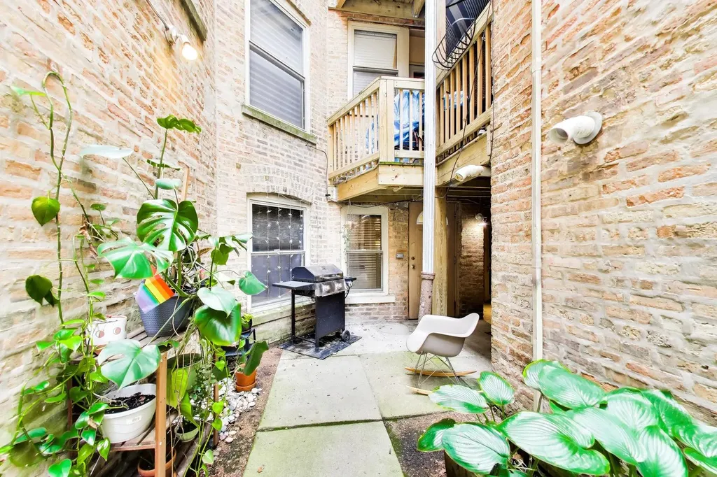 6253 North Magnolia Avenue Chicago IL 60660